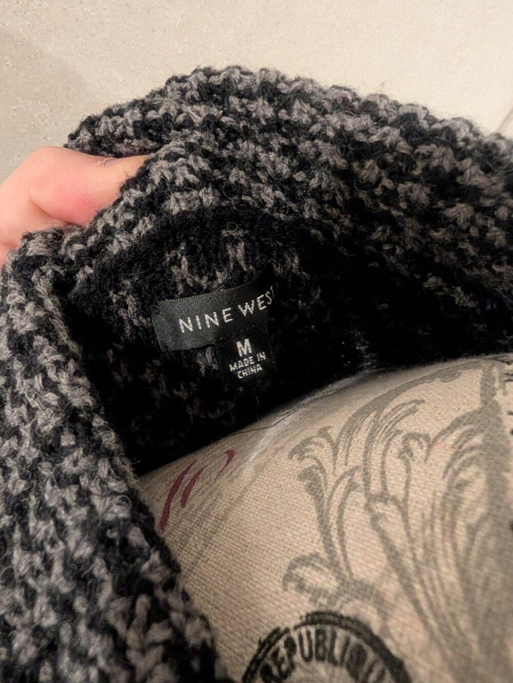 Nine West Black & Gray Honeycomb Knit Sleeveless Hooded Sweater Size Medium - Picture 5 of 8